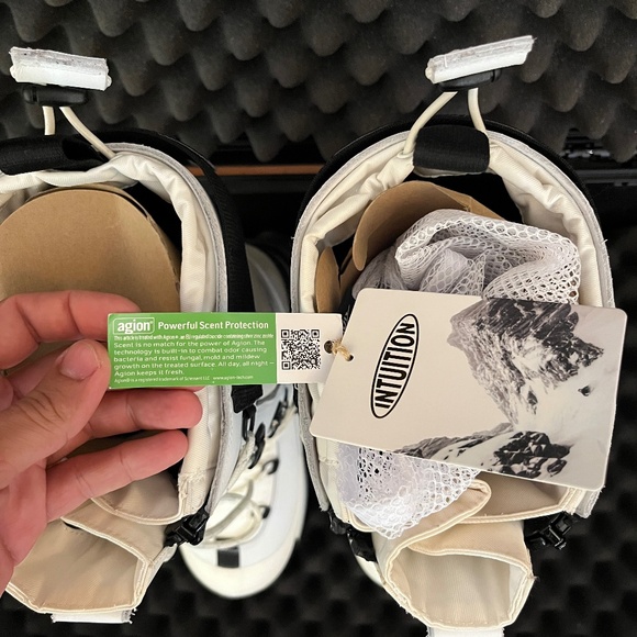 CANADA GOOSE SNOW MANTRA BOOTS - Picture 10 of 16